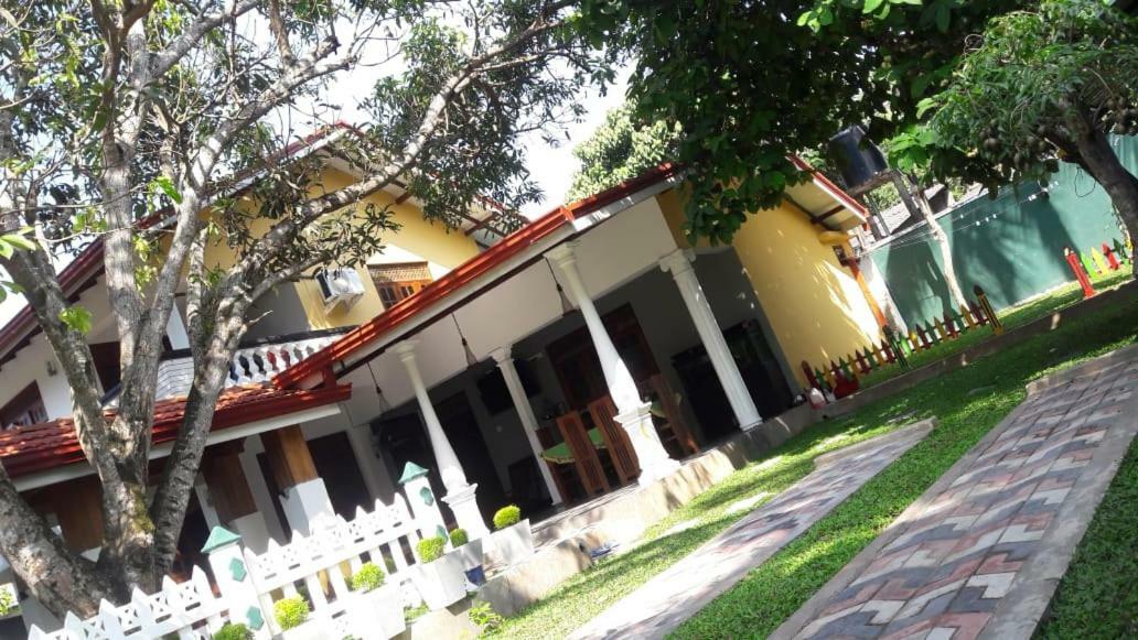 Pearl Holiday Villa Katunayaka Extérieur photo